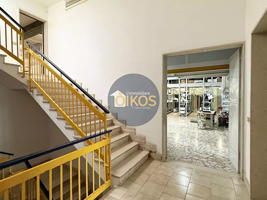 Immagine 47 di Locale commerciale in vendita  in via caduti di Russia 32-34 a Castellana Grotte