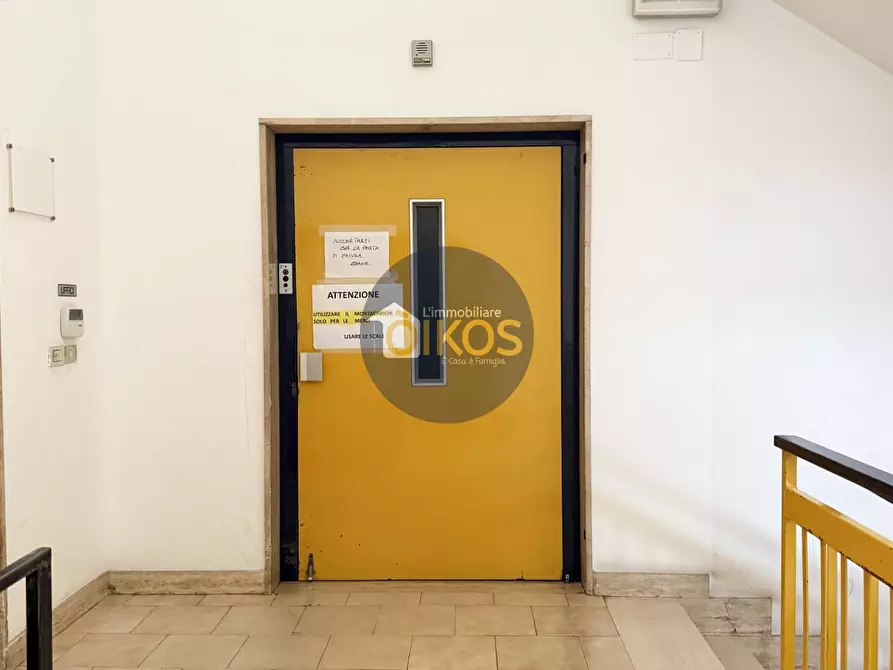 Immagine 49 di Locale commerciale in vendita  in via caduti di Russia 32-34 a Castellana Grotte