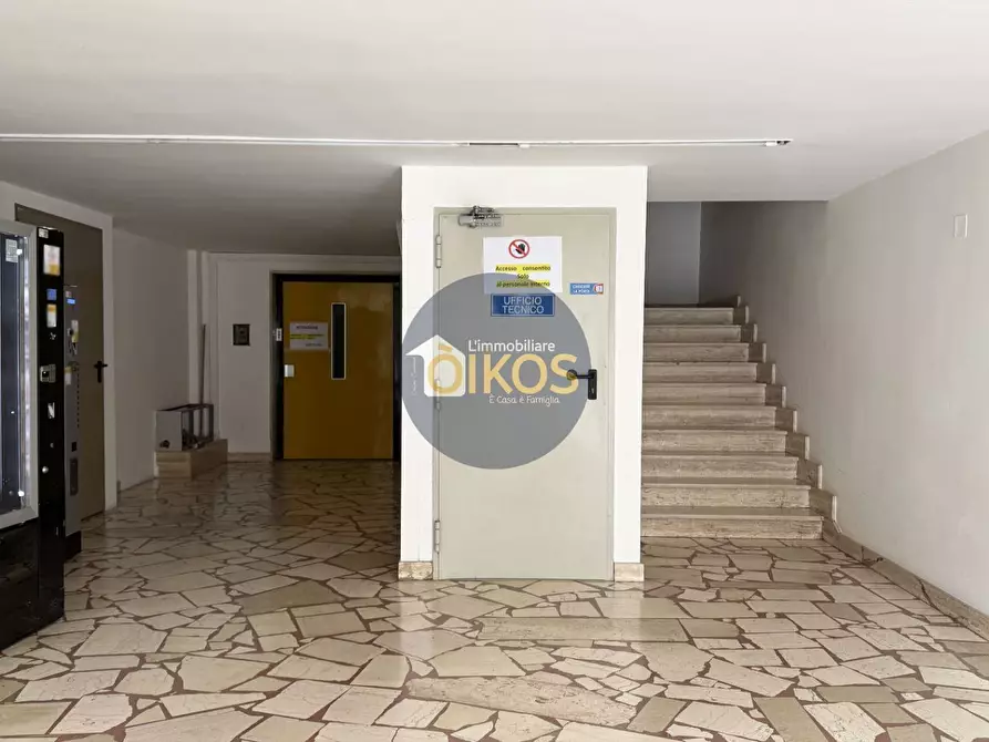 Immagine 51 di Locale commerciale in vendita  in via caduti di Russia 32-34 a Castellana Grotte