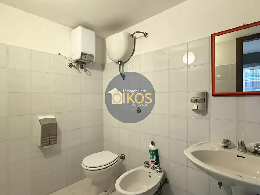 Immagine 52 di Locale commerciale in vendita  in via caduti di Russia 32-34 a Castellana Grotte