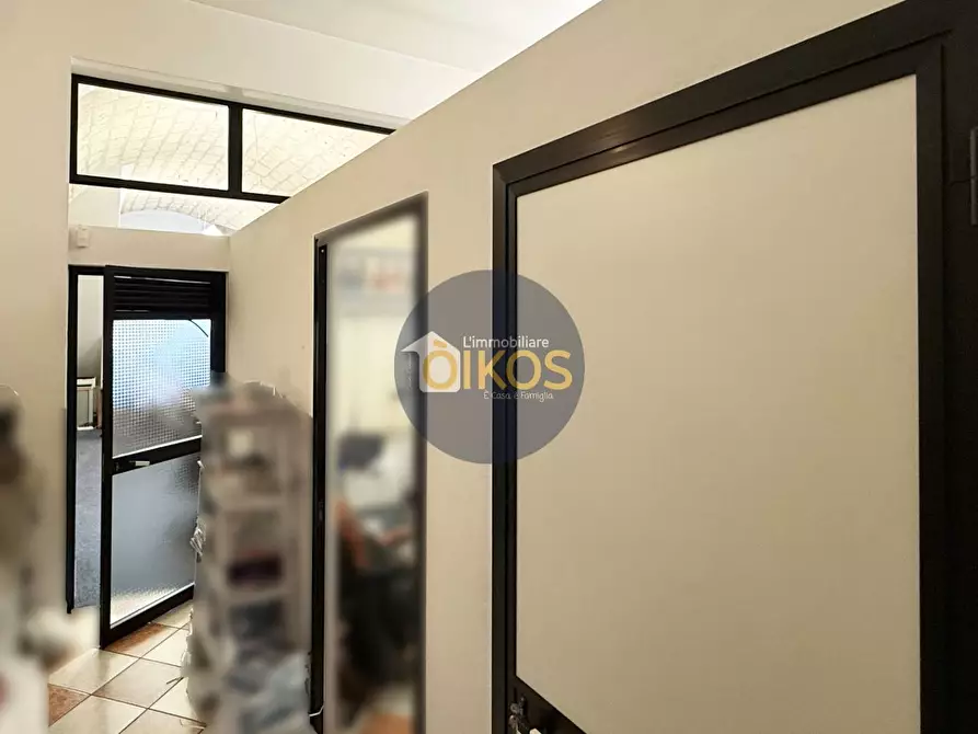 Immagine 16 di Locale commerciale in vendita  in Via caduti di Tutte le Guerre 13 a Acquaviva Delle Fonti