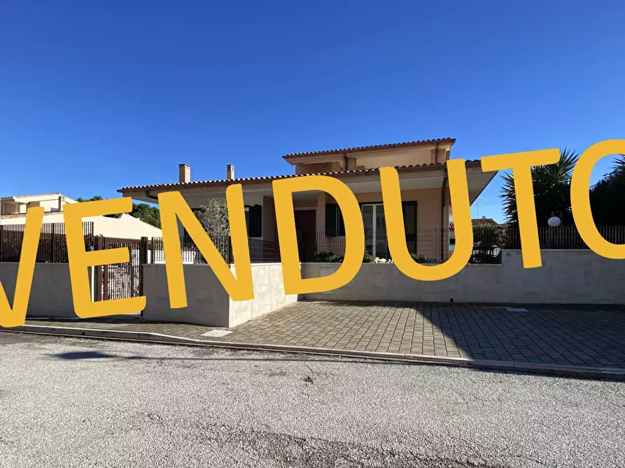 Immagine 1 di Villetta a schiera in vendita  in Via Vittorio Veneto 144 a Monopoli