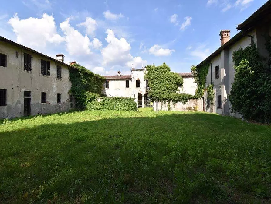 Immagine 43 di Locale commerciale in vendita  in TICINO a Cameri