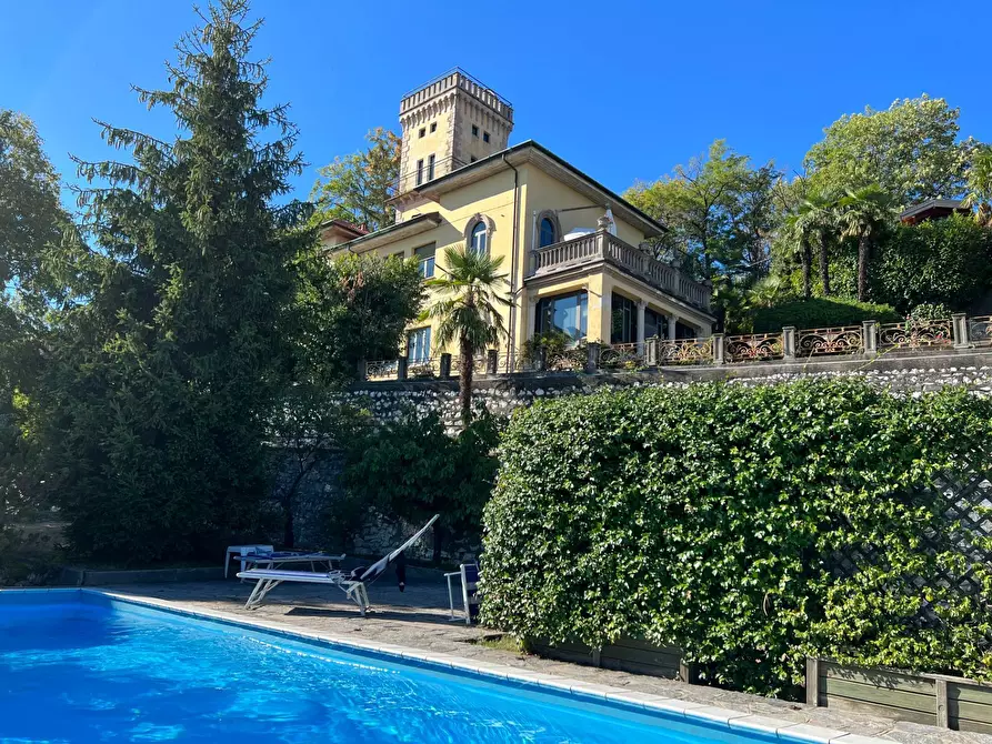 Immagine 1 di Villa in vendita  a Gavirate