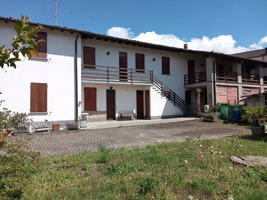 Immagine 2 di Casa semindipendente in vendita  in VIA VERDI 1 a Cadrezzate Con Osmate