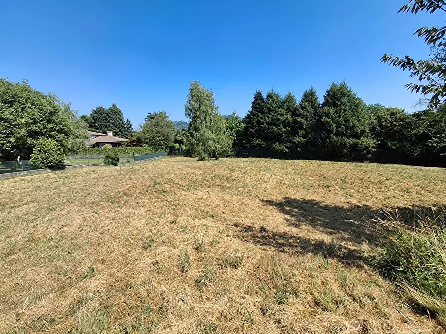 Immagine 17 di Terreno residenziale in vendita  in VIA OLIVE a Laveno-Mombello