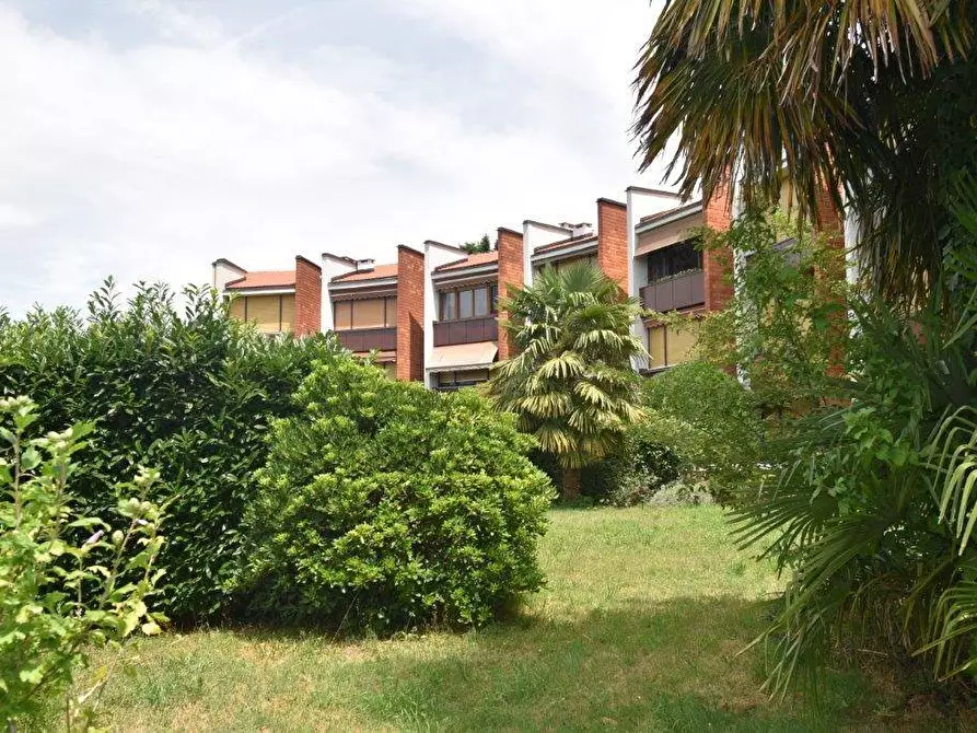 Immagine 26 di Appartamento in vendita  in via del Roccolo 42 a Laveno-Mombello