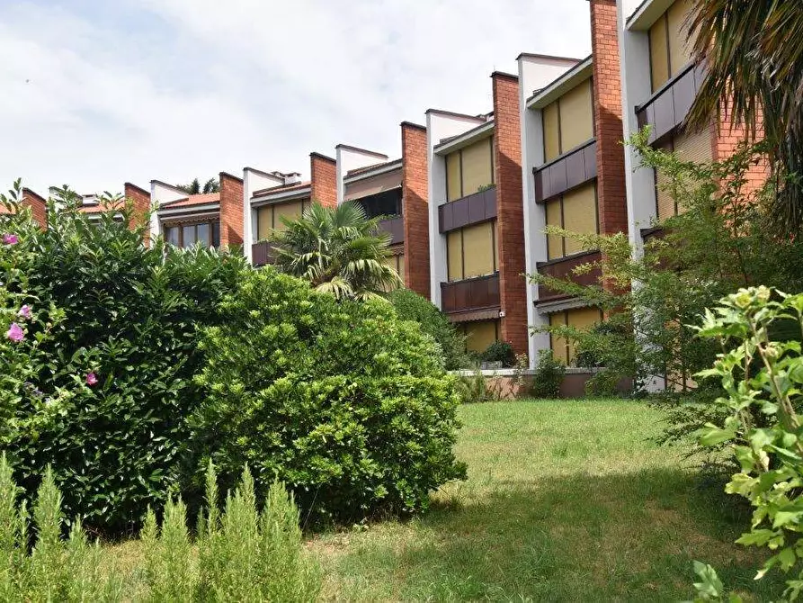 Immagine 2 di Appartamento in vendita  in via del Roccolo 42 a Laveno-Mombello