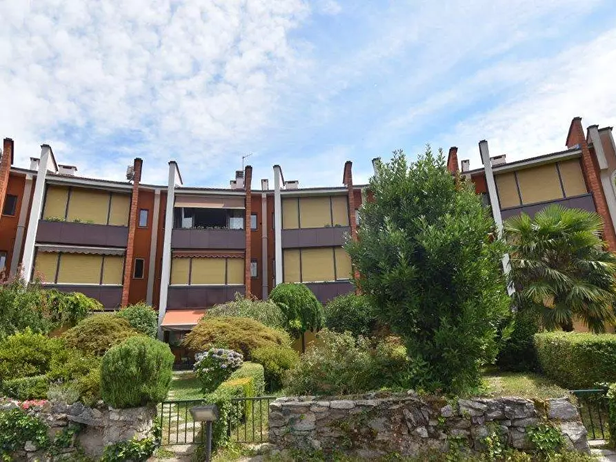 Immagine 4 di Appartamento in vendita  in via del Roccolo 42 a Laveno-Mombello