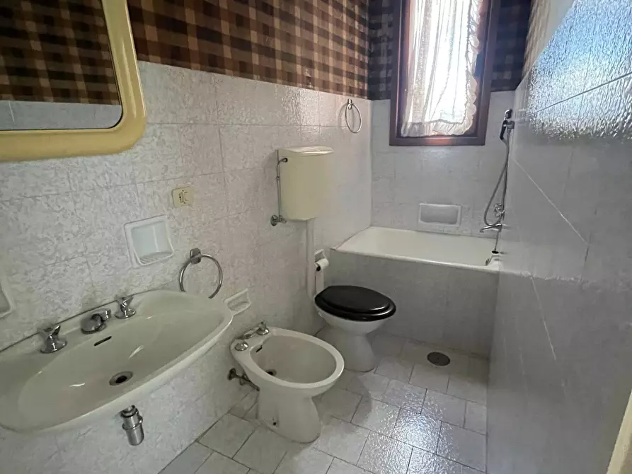 Immagine 43 di Appartamento in vendita  in via del Roccolo 42 a Laveno-Mombello