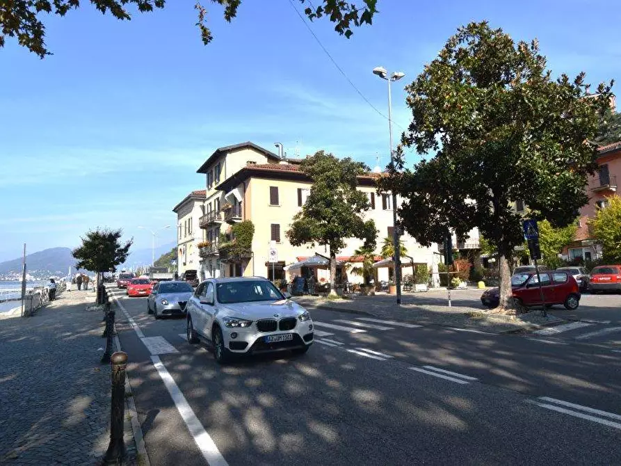 Immagine 4 di Attività commerciale in vendita  in piazza Matteotti a Laveno-Mombello