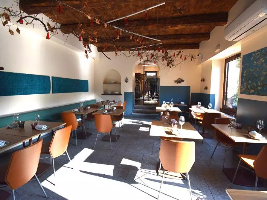 Immagine 7 di Attività commerciale in vendita  in piazza Matteotti a Laveno-Mombello