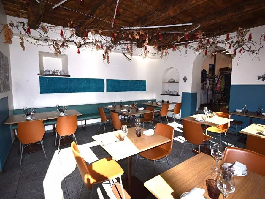 Immagine 8 di Attività commerciale in vendita  in piazza Matteotti a Laveno-Mombello