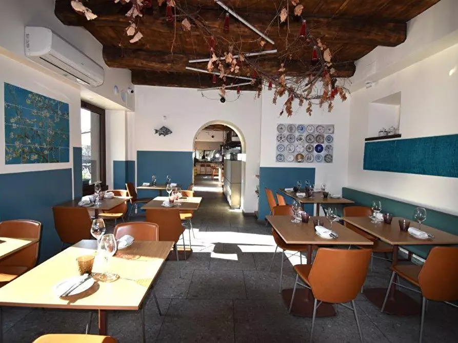 Immagine 9 di Attività commerciale in vendita  in piazza Matteotti a Laveno-Mombello