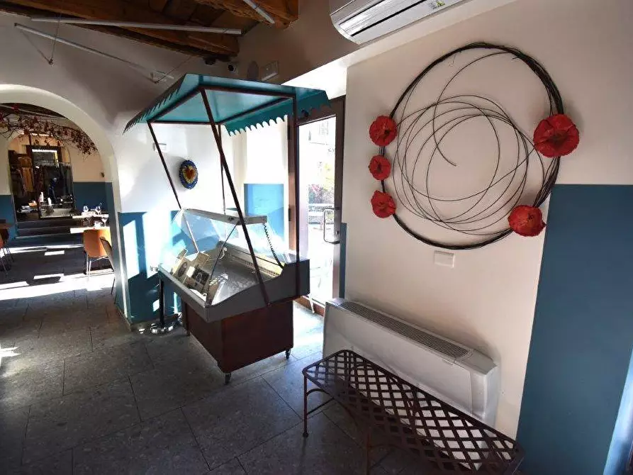 Immagine 15 di Attività commerciale in vendita  in piazza Matteotti a Laveno-Mombello