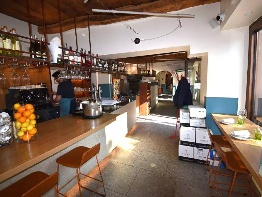 Immagine 20 di Attività commerciale in vendita  in piazza Matteotti a Laveno-Mombello