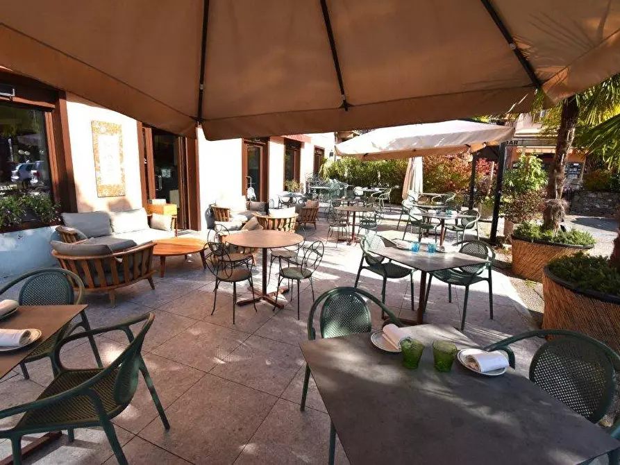 Immagine 23 di Attività commerciale in vendita  in piazza Matteotti a Laveno-Mombello