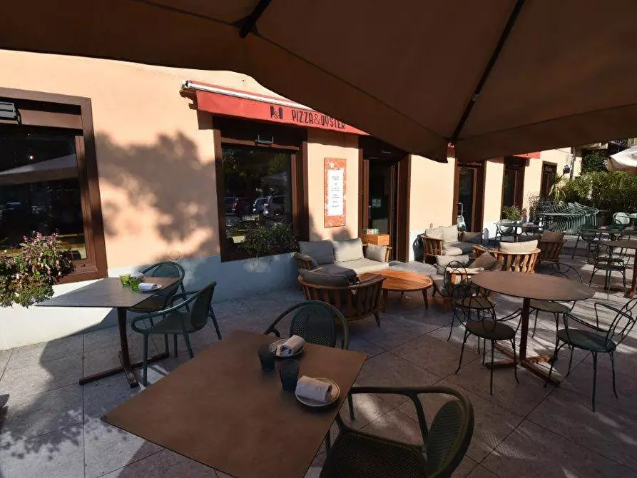 Immagine 26 di Attività commerciale in vendita  in piazza Matteotti a Laveno-Mombello