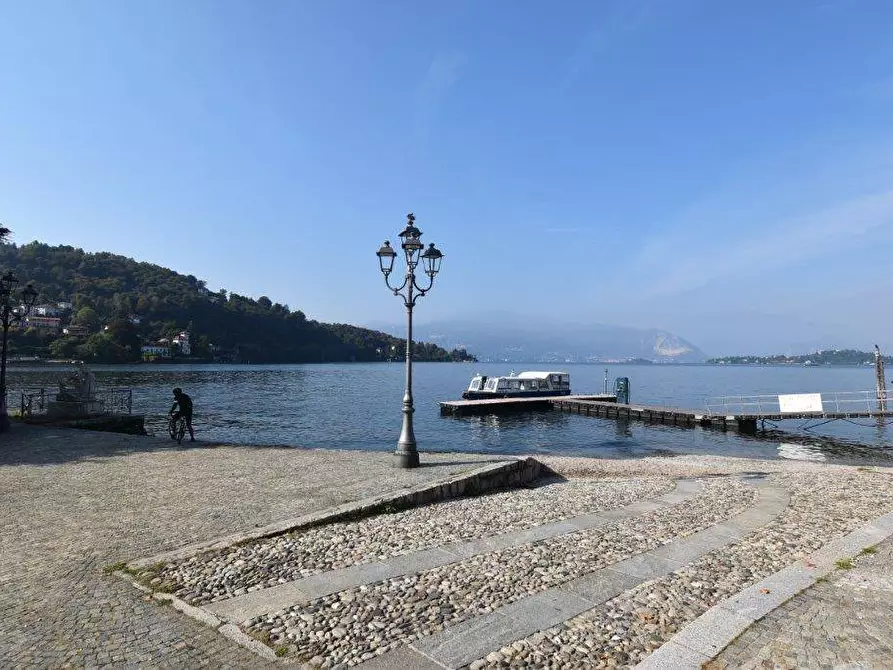 Immagine 31 di Attività commerciale in vendita  in piazza Matteotti a Laveno-Mombello