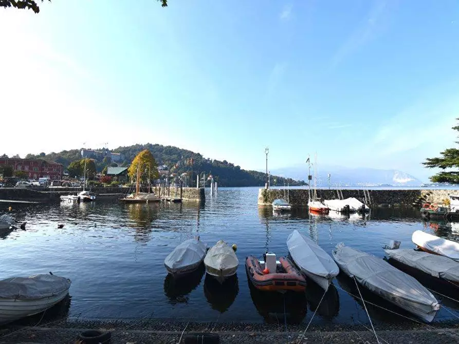 Immagine 33 di Attività commerciale in vendita  in piazza Matteotti a Laveno-Mombello