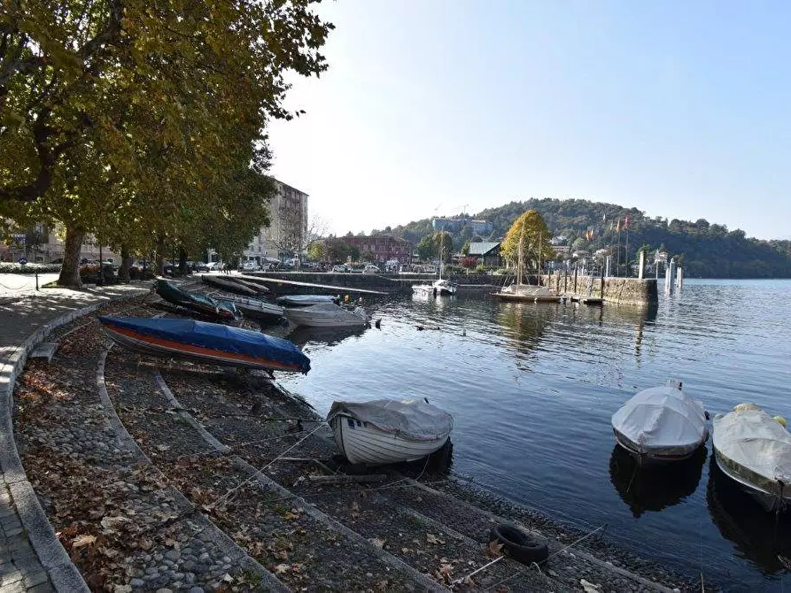 Immagine 35 di Attività commerciale in vendita  in piazza Matteotti a Laveno-Mombello