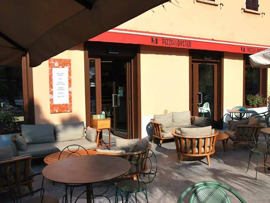 Immagine 36 di Attività commerciale in vendita  in piazza Matteotti a Laveno-Mombello