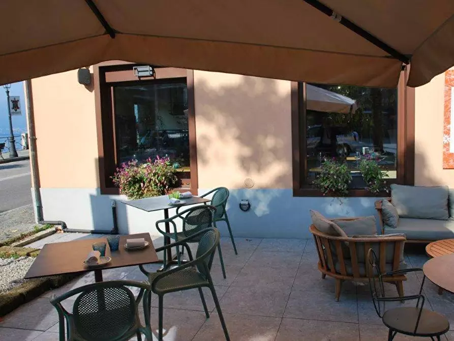 Immagine 37 di Attività commerciale in vendita  in piazza Matteotti a Laveno-Mombello