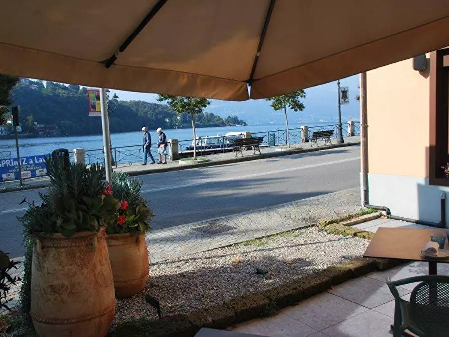 Immagine 38 di Attività commerciale in vendita  in piazza Matteotti a Laveno-Mombello