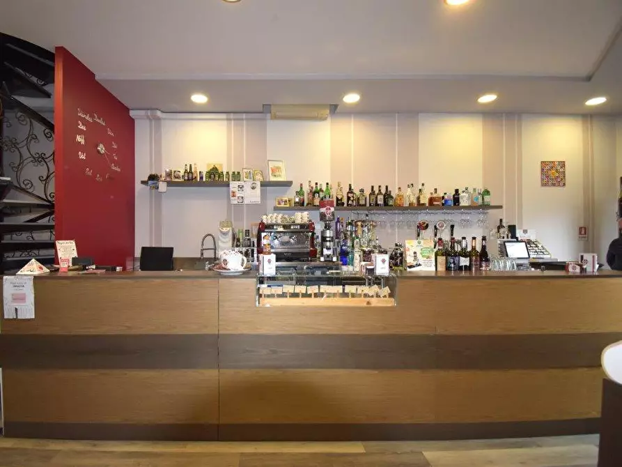 Immagine 3 di Attività commerciale in vendita  in piazza MAZZINI a Castano Primo