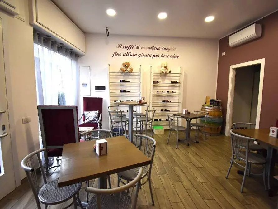 Immagine 4 di Attività commerciale in vendita  in piazza MAZZINI a Castano Primo