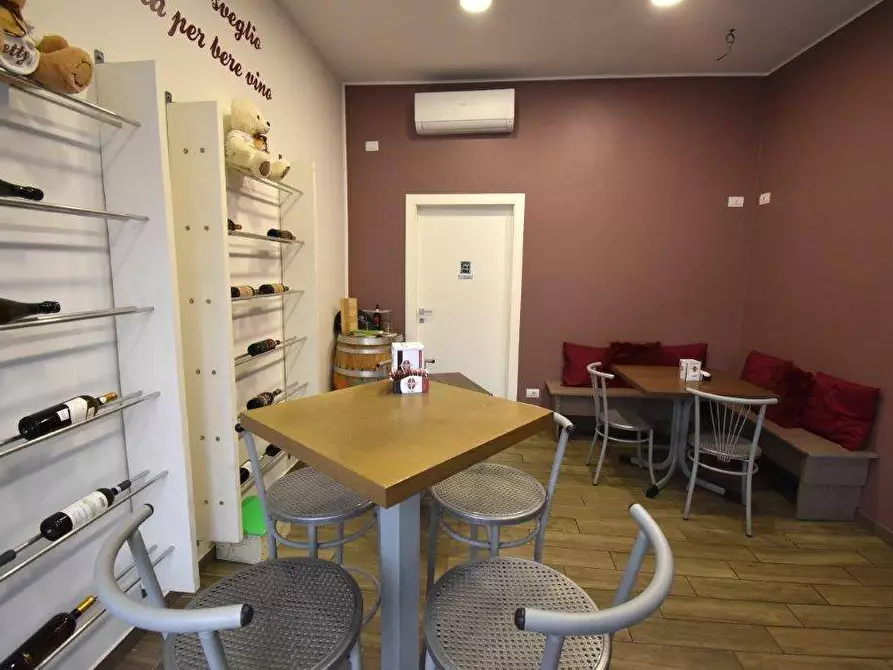 Immagine 5 di Attività commerciale in vendita  in piazza MAZZINI a Castano Primo