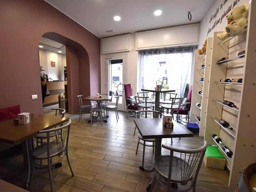 Immagine 10 di Attività commerciale in vendita  in piazza MAZZINI a Castano Primo