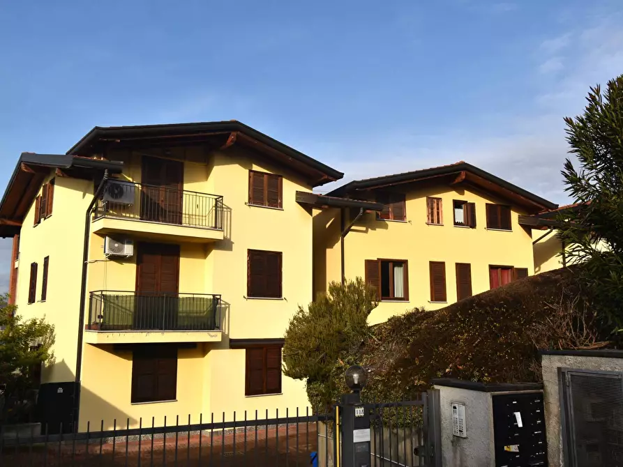 Immagine 2 di Appartamento in vendita  in via BOLZANO 11A a Gemonio