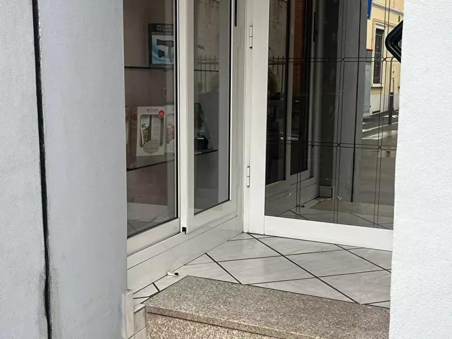 Immagine 5 di Locale commerciale in affitto  in via Roma 53 a Gorla Minore