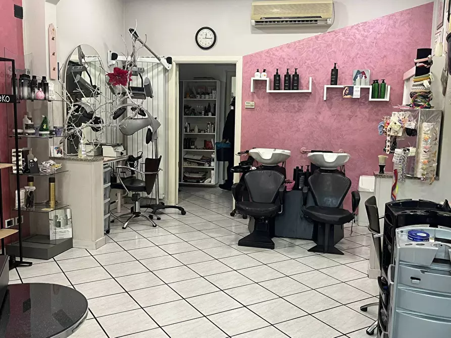 Immagine 3 di Locale commerciale in affitto  in via Roma 53 a Gorla Minore