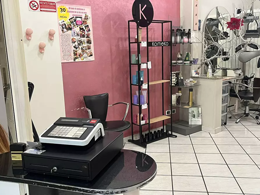 Immagine 9 di Locale commerciale in affitto  in via Roma 53 a Gorla Minore