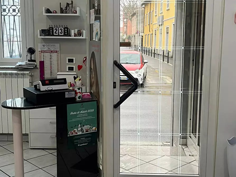 Immagine 11 di Locale commerciale in affitto  in via Roma 53 a Gorla Minore