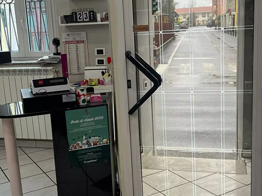 Immagine 12 di Locale commerciale in affitto  in via Roma 53 a Gorla Minore