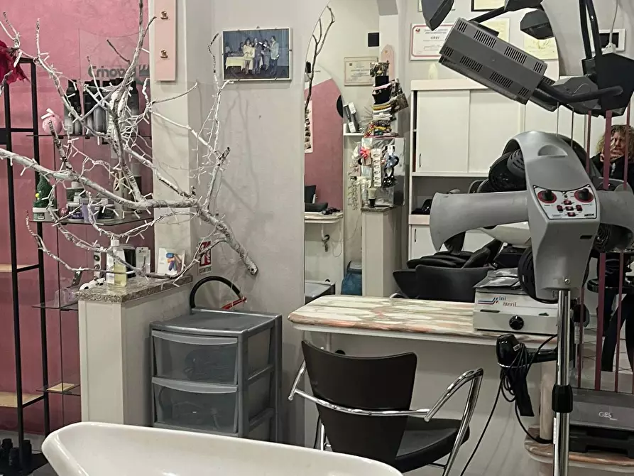 Immagine 13 di Locale commerciale in affitto  in via Roma 53 a Gorla Minore