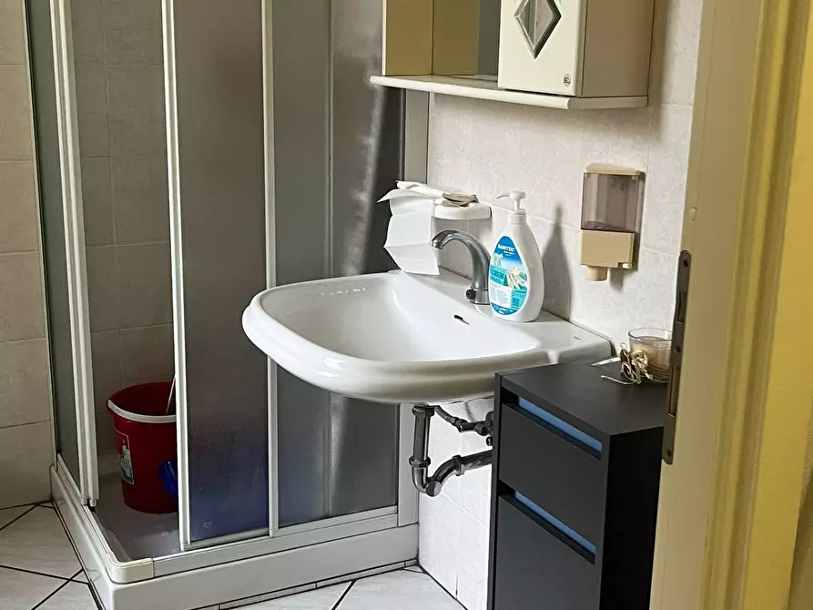 Immagine 16 di Locale commerciale in affitto  in via Roma 53 a Gorla Minore