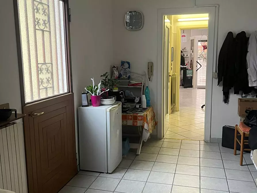 Immagine 21 di Locale commerciale in affitto  in via Roma 53 a Gorla Minore