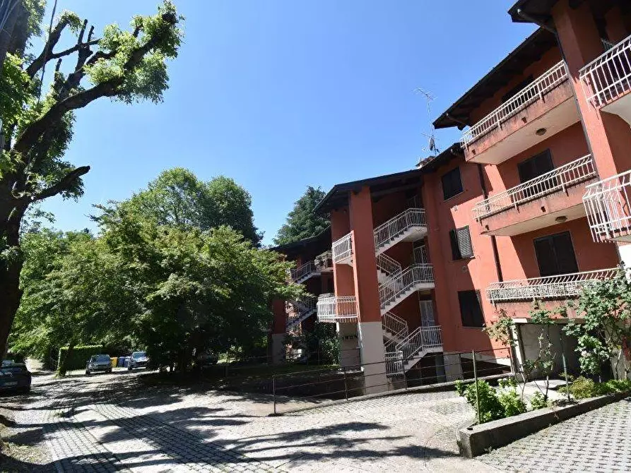 Immagine 4 di Appartamento in vendita  in via BRUGHIERA 22 a Leggiuno