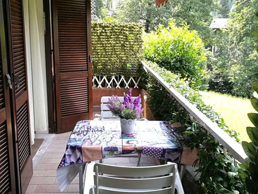 Immagine 14 di Appartamento in vendita  in via BRUGHIERA 22 a Leggiuno