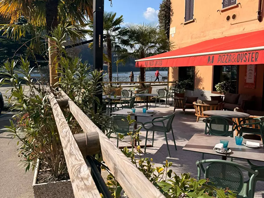 Immagine 2 di Attività commerciale in vendita  in piazza Matteotti a Laveno-Mombello