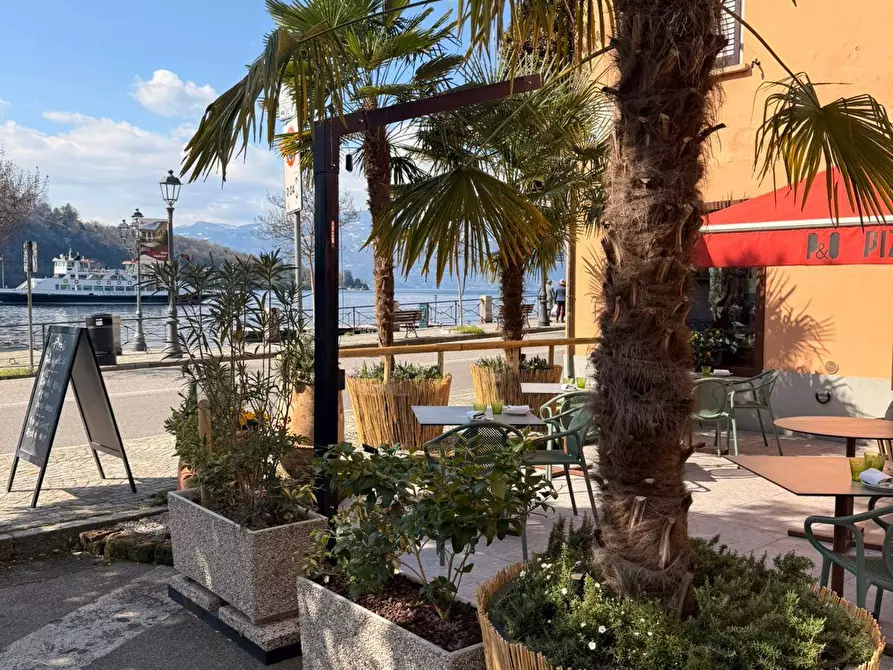 Immagine 3 di Attività commerciale in vendita  in piazza Matteotti a Laveno-Mombello