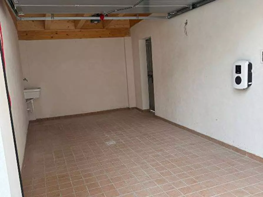 Immagine 2 di Box auto in affitto  in VIA SAVONAROLA 15 a Pescara