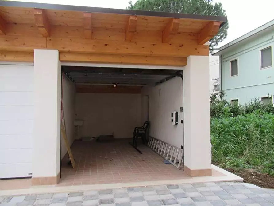 Immagine 4 di Box auto in affitto  in VIA SAVONAROLA 15 a Pescara