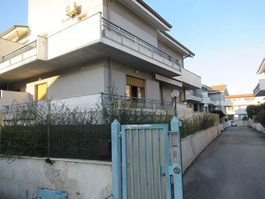 Immagine 1 di Casa semindipendente in vendita  in VIA FONTE ROMANA a Pescara