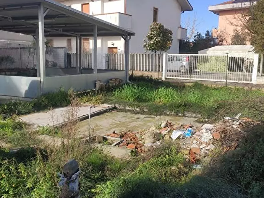 Immagine 1 di Terreno residenziale in vendita  in VIA SALARA VECCHIA a Pescara