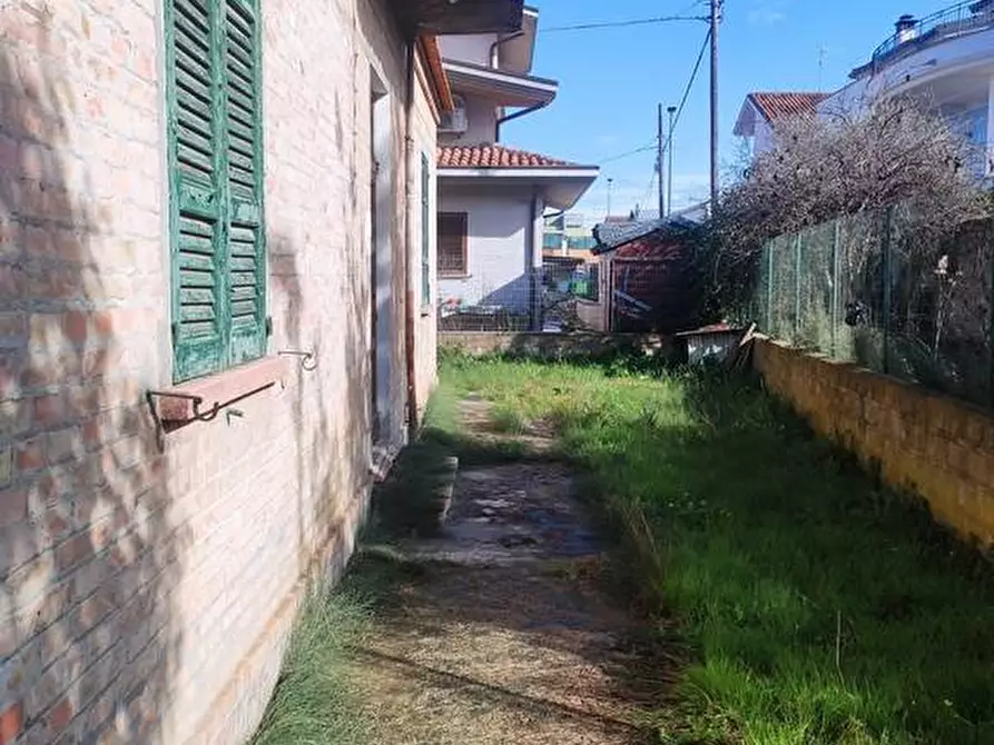 Immagine 10 di Terreno residenziale in vendita  in VIA SALARA VECCHIA a Pescara